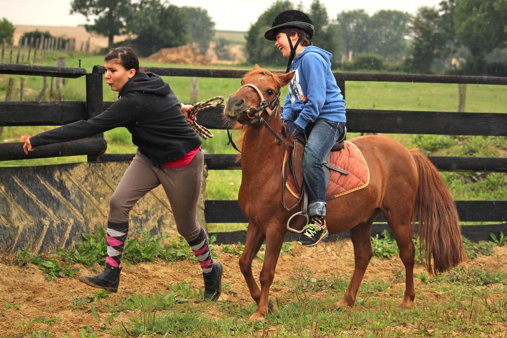 Gite Et Relais Equestre De Marie Tours-en-Vimeu Exteriör bild