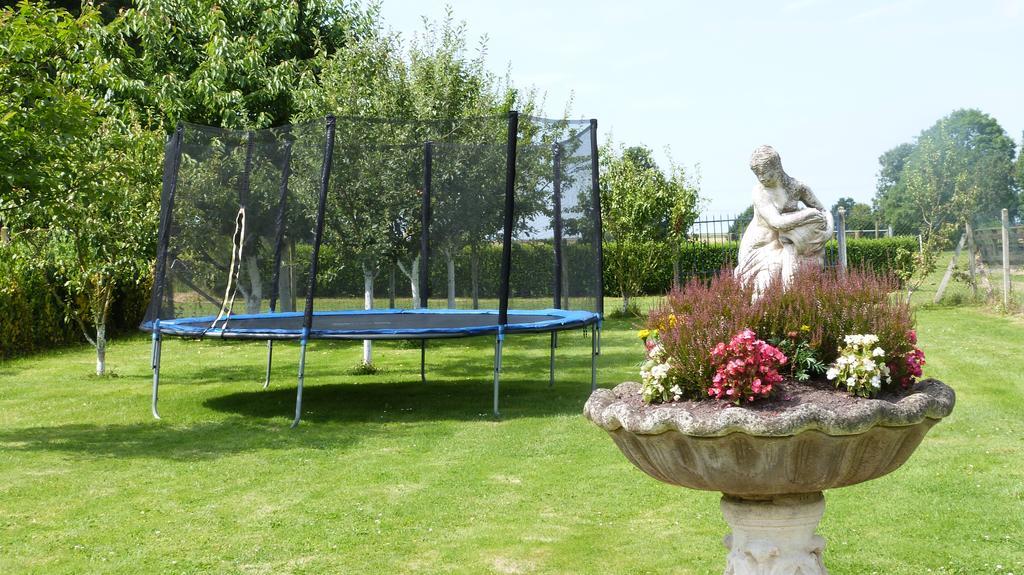 Gite Et Relais Equestre De Marie Tours-en-Vimeu Exteriör bild